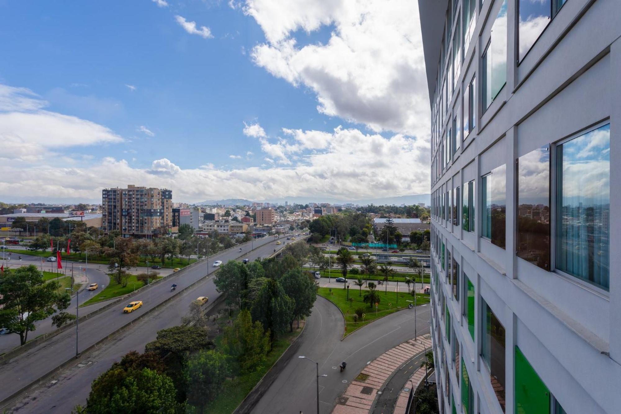 Holiday Inn Bogota Airport, An Ihg Hotel Zewnętrze zdjęcie